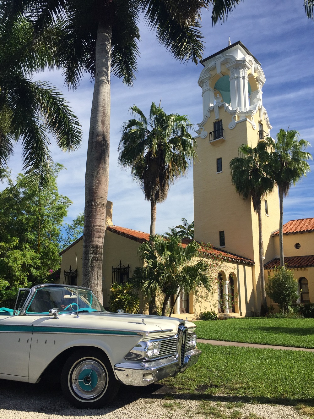 Explore Miami Touring and Sightseeing the City in Classic Car Tours in Convertible